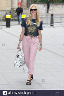 Fearne Cotton feet photo thumbnail