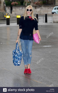 Fearne Cotton feet photo thumbnail