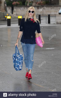 Fearne Cotton feet photo thumbnail