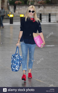 Fearne Cotton feet photo thumbnail