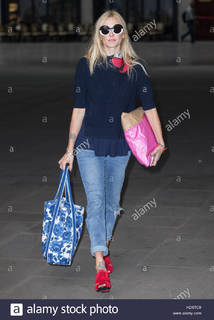 Fearne Cotton feet photo thumbnail
