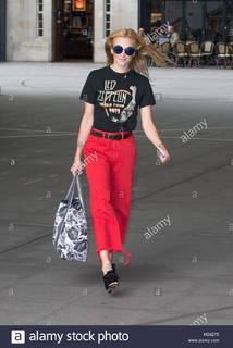 Fearne Cotton feet photo thumbnail