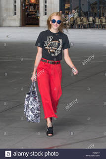 Fearne Cotton feet photo thumbnail