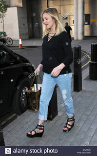 Fearne Cotton feet photo thumbnail