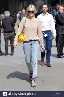 Fearne Cotton feet photo thumbnail