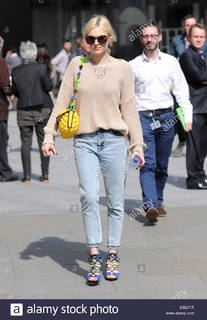 Fearne Cotton feet photo thumbnail