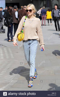 Fearne Cotton feet photo thumbnail