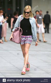 Fearne Cotton feet photo thumbnail
