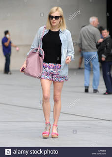 Fearne Cotton feet photo thumbnail