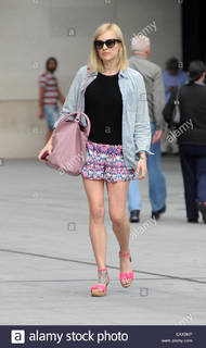 Fearne Cotton feet photo thumbnail