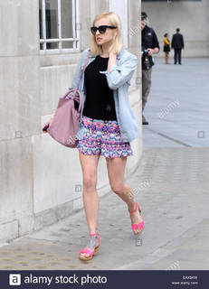Fearne Cotton feet photo thumbnail