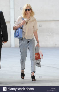 Fearne Cotton feet photo thumbnail