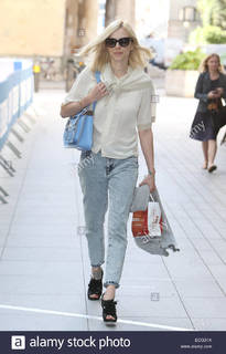 Fearne Cotton feet photo thumbnail