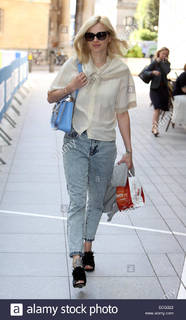 Fearne Cotton feet photo thumbnail