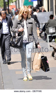 Fearne Cotton feet photo thumbnail