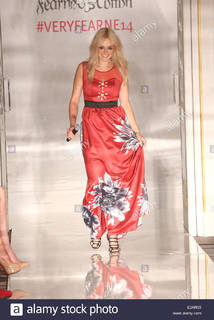 Fearne Cotton feet photo thumbnail