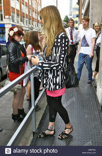 Fearne Cotton feet photo thumbnail