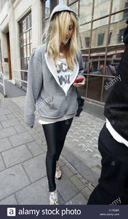 Fearne Cotton feet photo thumbnail
