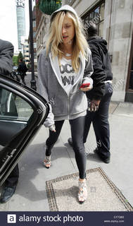 Fearne Cotton feet photo thumbnail