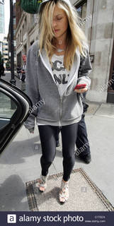 Fearne Cotton feet photo thumbnail