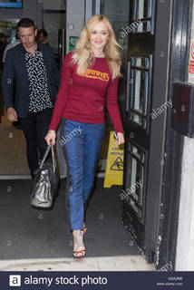 Fearne Cotton feet photo thumbnail