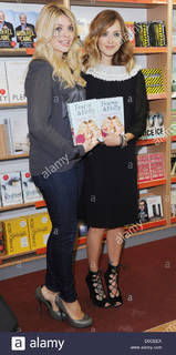 Fearne Cotton feet photo thumbnail