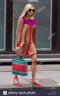 Fearne Cotton feet photo thumbnail