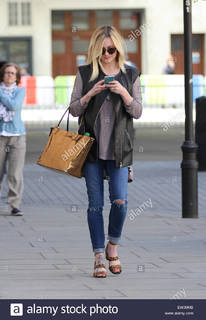 Fearne Cotton feet photo thumbnail