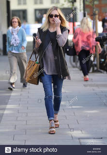 Fearne Cotton feet photo thumbnail