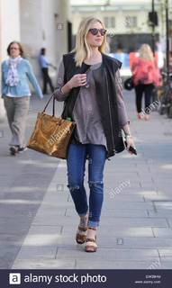 Fearne Cotton feet photo thumbnail