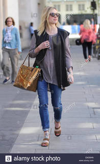 Fearne Cotton feet photo thumbnail