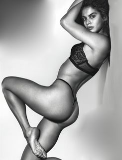 Sara Sampaio feet photo thumbnail
