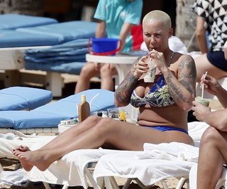 Amber Rose feet photo thumbnail