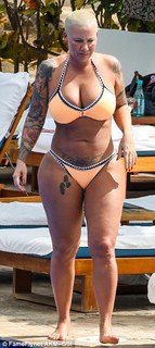 Amber Rose feet photo thumbnail