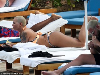 Amber Rose feet photo thumbnail