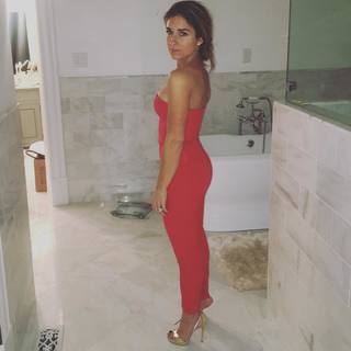 Jessie James Decker feet photo thumbnail