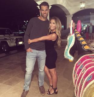 Jessie James Decker feet photo thumbnail