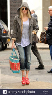 Fearne Cotton feet photo thumbnail