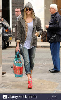 Fearne Cotton feet photo thumbnail