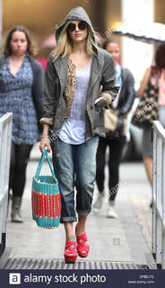 Fearne Cotton feet photo thumbnail
