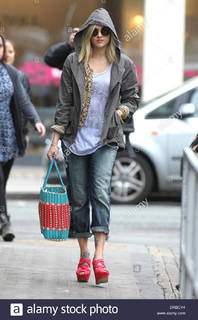 Fearne Cotton feet photo thumbnail