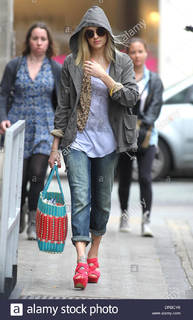 Fearne Cotton feet photo thumbnail