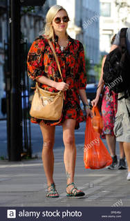 Fearne Cotton feet photo thumbnail