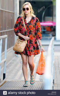 Fearne Cotton feet photo thumbnail