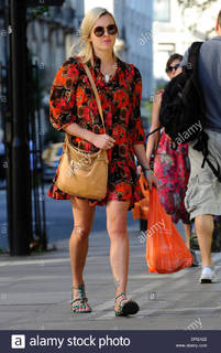 Fearne Cotton feet photo thumbnail