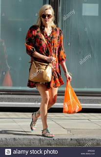Fearne Cotton feet photo thumbnail