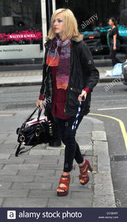 Fearne Cotton feet photo thumbnail
