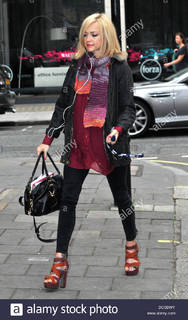Fearne Cotton feet photo thumbnail