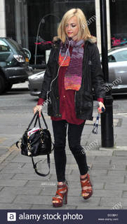 Fearne Cotton feet photo thumbnail