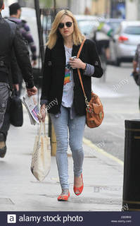 Fearne Cotton feet photo thumbnail